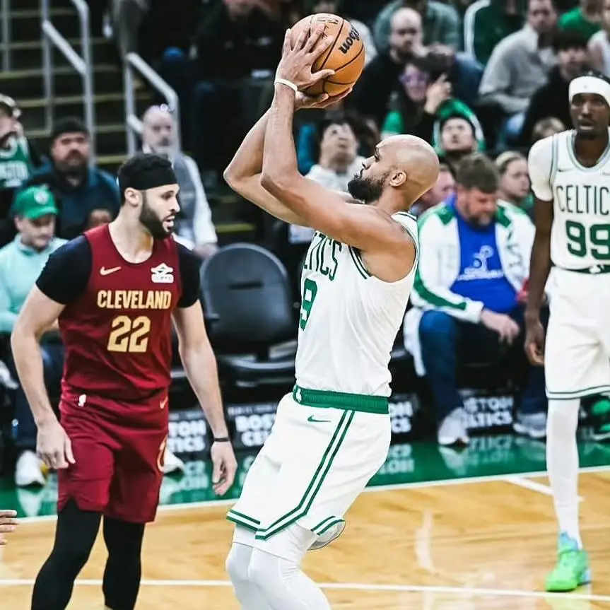 半场结束时, 全队共六名