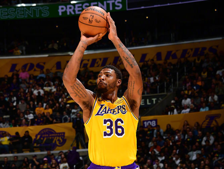 但湖人内线, 奇身边的御, 性也有明显